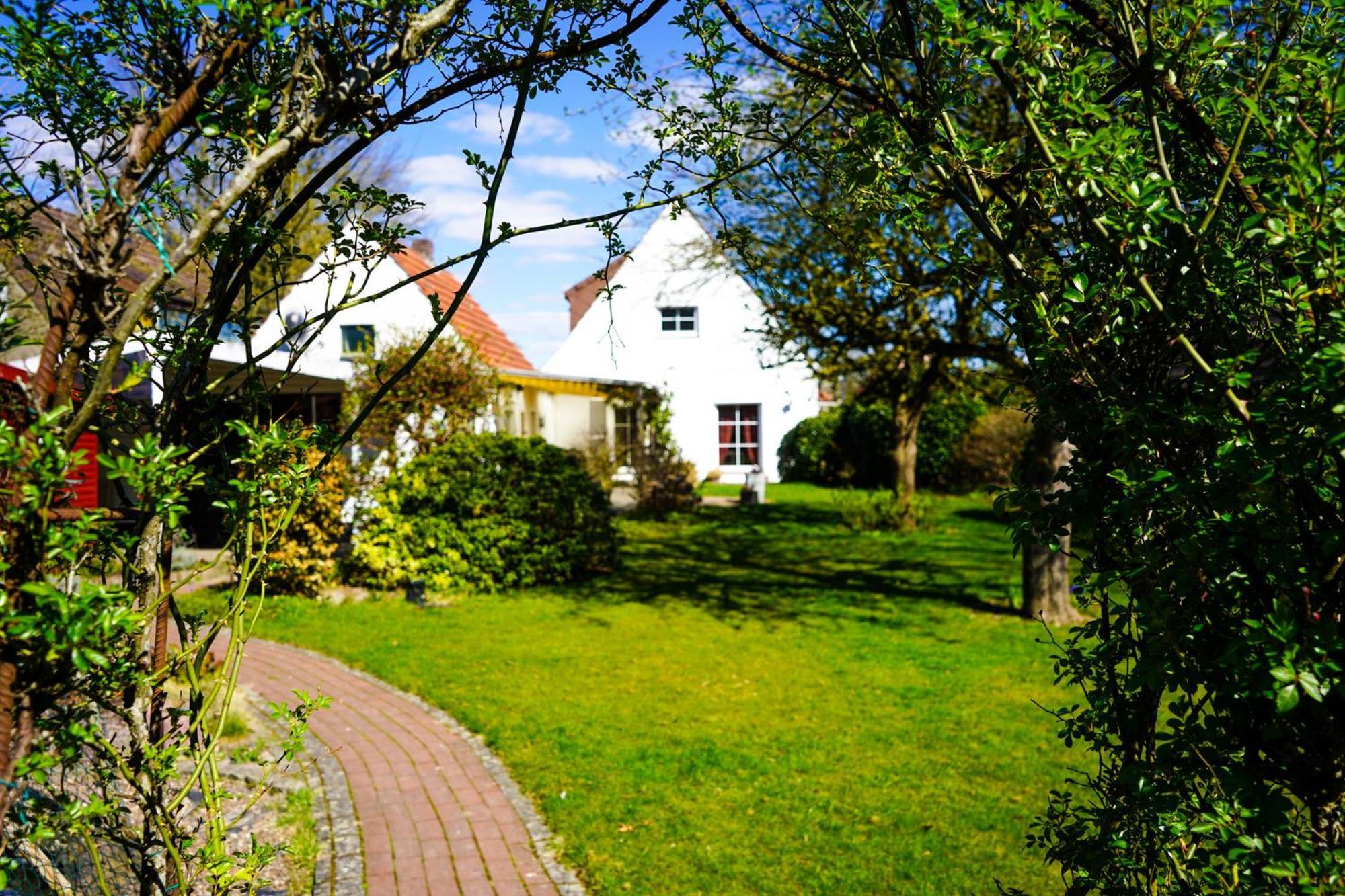 Gemuetliches Haus Mit Grossem Traumhaften Garten Бремен Екстер'єр фото
